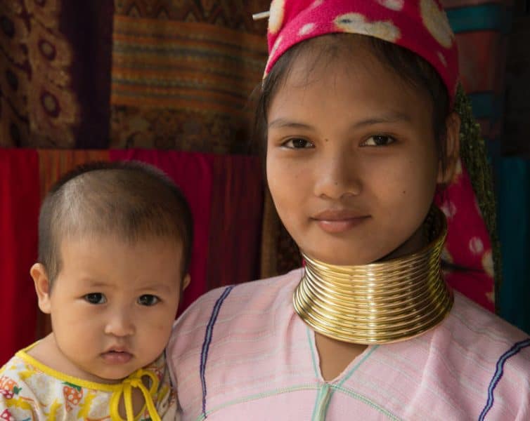 zürafa boyunlu kadınlar, long neck kasabası, tayland long neck, tayland uzun boyunlu kadınlar, tayland karen kabilesi