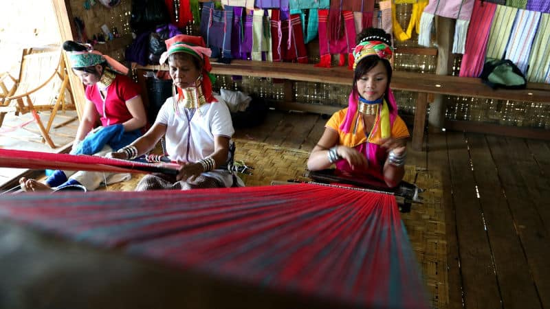 zürafa boyunlu kadınlar, long neck kasabası, tayland long neck, tayland uzun boyunlu kadınlar, tayland karen kabilesi