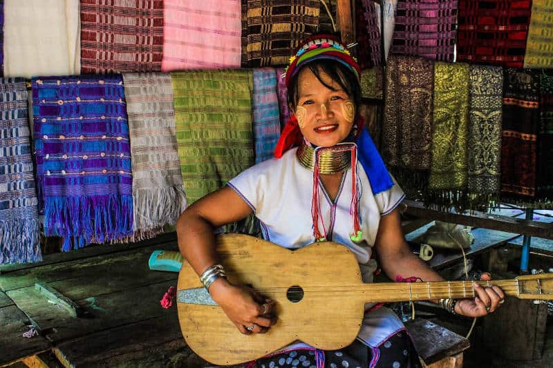 zürafa boyunlu kadınlar, long neck kasabası, tayland long neck, tayland uzun boyunlu kadınlar, tayland karen kabilesi