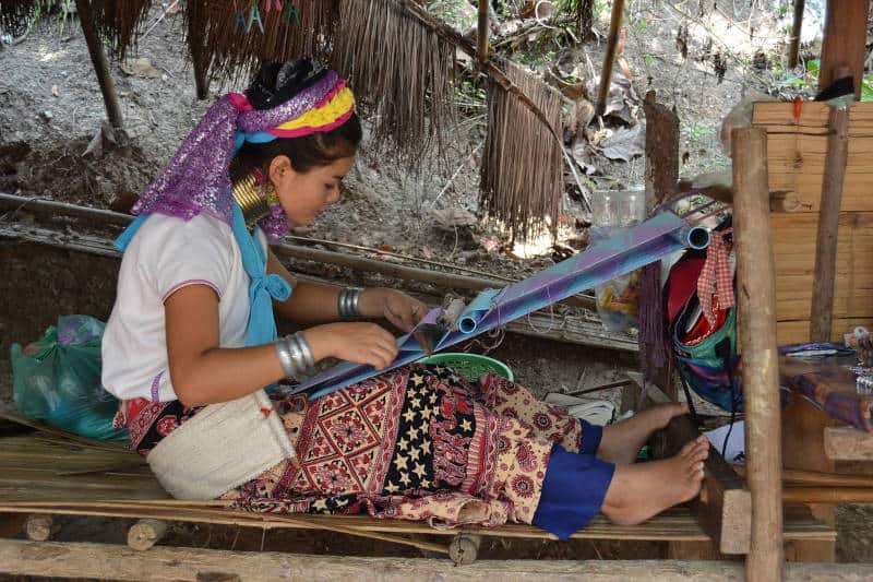 zürafa boyunlu kadınlar, long neck kasabası, tayland long neck, tayland uzun boyunlu kadınlar, tayland karen kabilesi