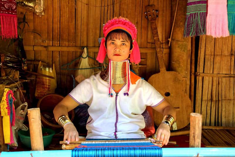 zürafa boyunlu kadınlar, long neck kasabası, tayland long neck, tayland uzun boyunlu kadınlar, tayland karen kabilesi